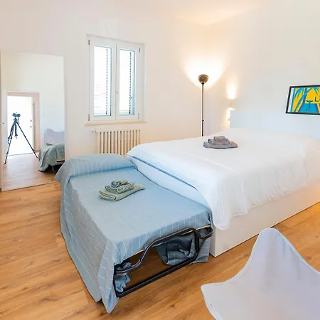 Guesthost - Colli Modern With Courtyard