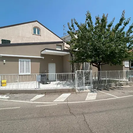 Lägenhet Guesthost - Colli Modern With Courtyard *