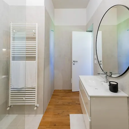 Guesthost - Colli Modern With Courtyard 아파트 페스카라