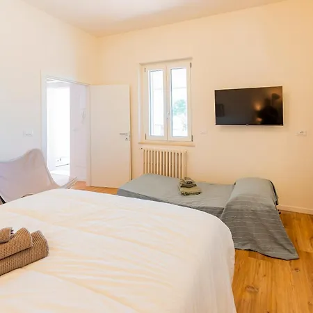 Guesthost - Colli Modern With Courtyard