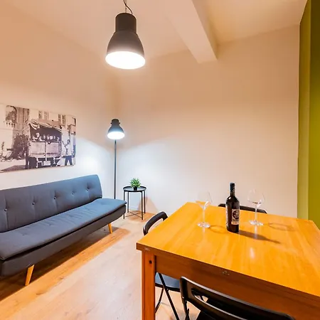 Guesthost - Colli Modern With Courtyard Apartment Pescara
