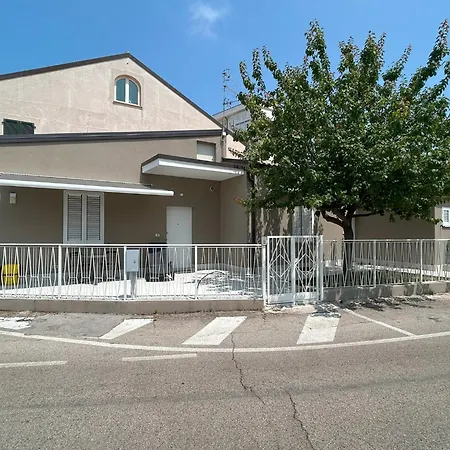 Colli Modern With Courtyard Appartement