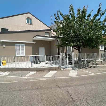 아파트 Guesthost - Colli Modern With Courtyard