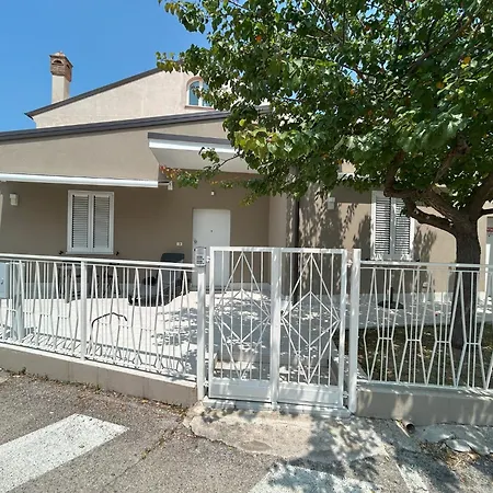 Colli Modern With Courtyard Appartement Pescara
