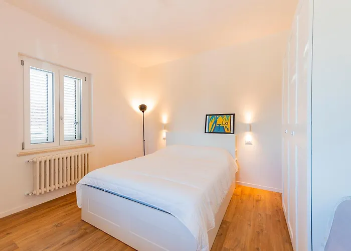 Guesthost - Colli Modern With Courtyard Apartmán Pescara