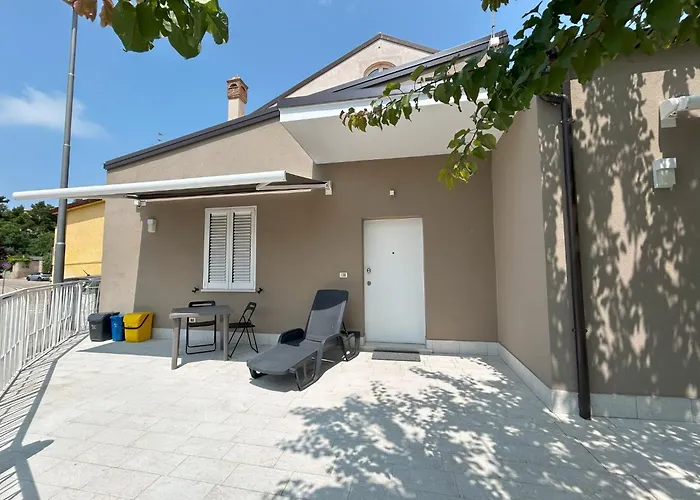 Guesthost - Colli Modern With Courtyard *