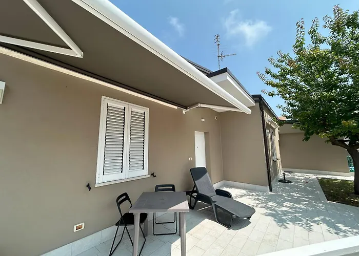 Guesthost - Colli Modern With Courtyard