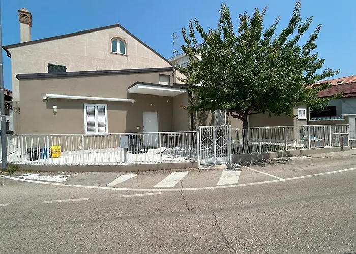 Apartmán Guesthost - Colli Modern With Courtyard